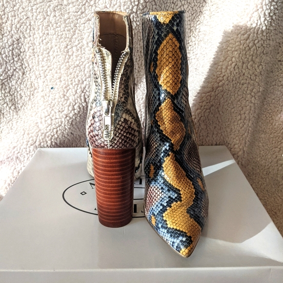 Steve Madden Shoes - Steve Madden Trista Multi Snake 6.5